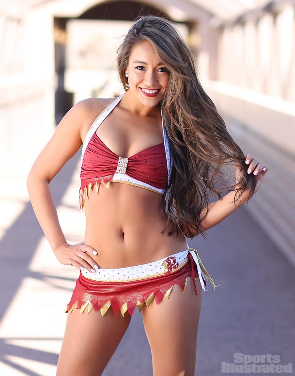 00-Individuals-01-Pro_Bowl_Cheer-BY-0630_0.jpg